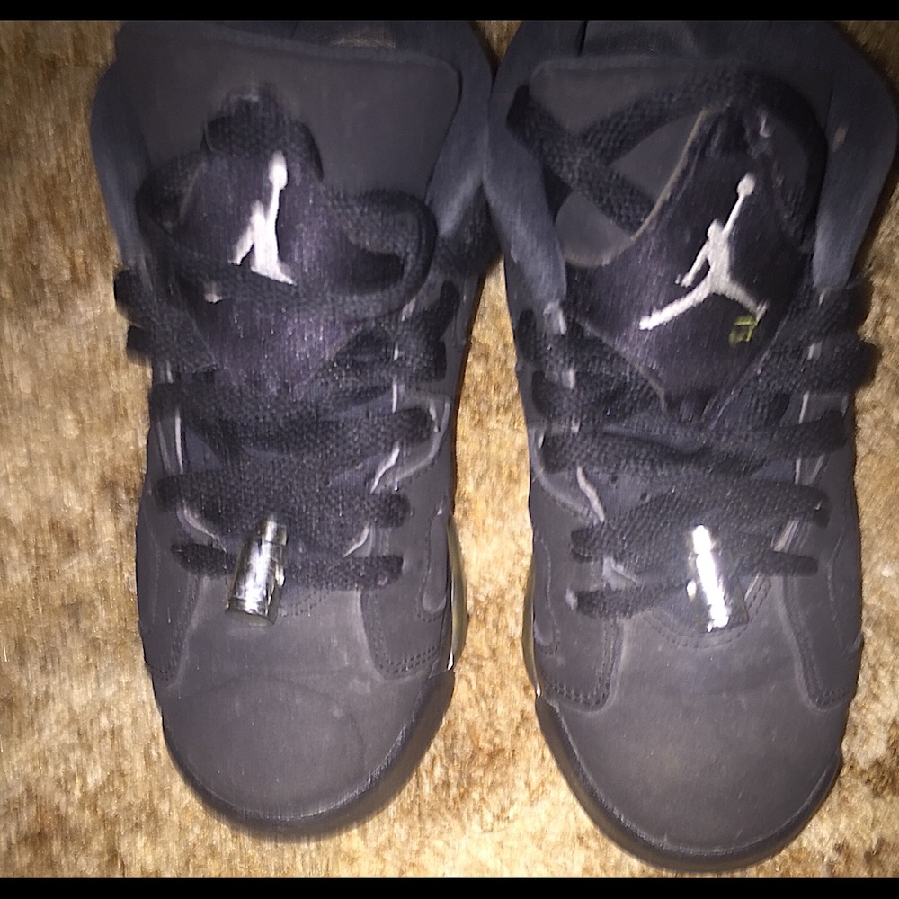 Nike Air Jordans 6 Retro low Chrome size 5Y .